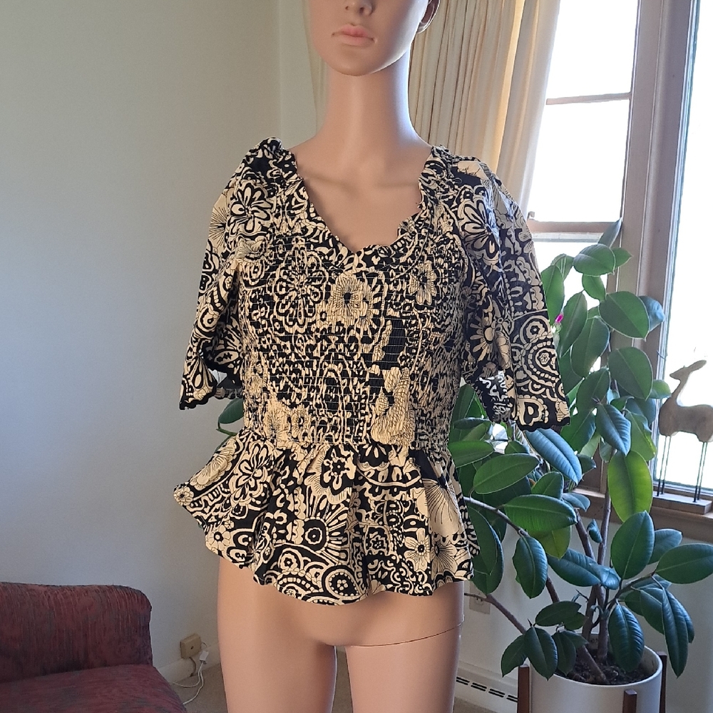 Umgee Black and Cream Floral Smocked Peplum Blousegee M Lots Stretch